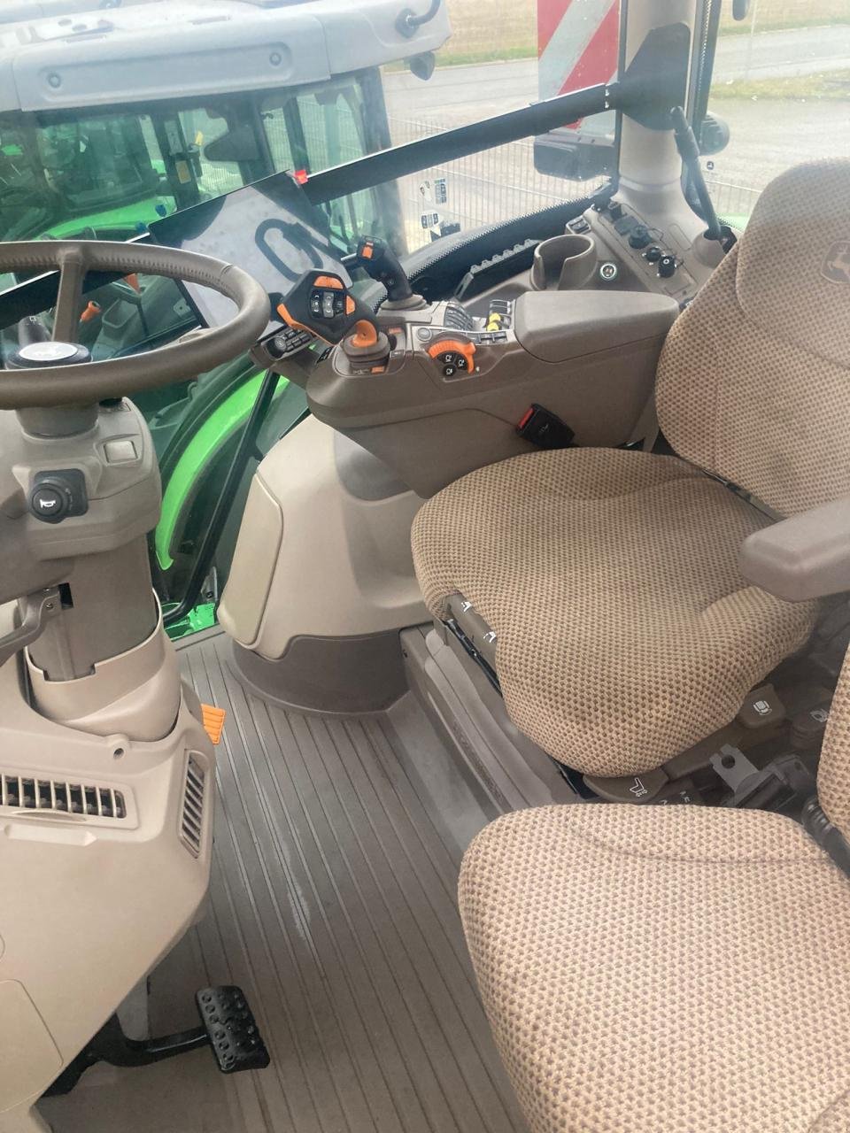 Traktor des Typs John Deere 6R185, Gebrauchtmaschine in Stuhr (Bild 6)