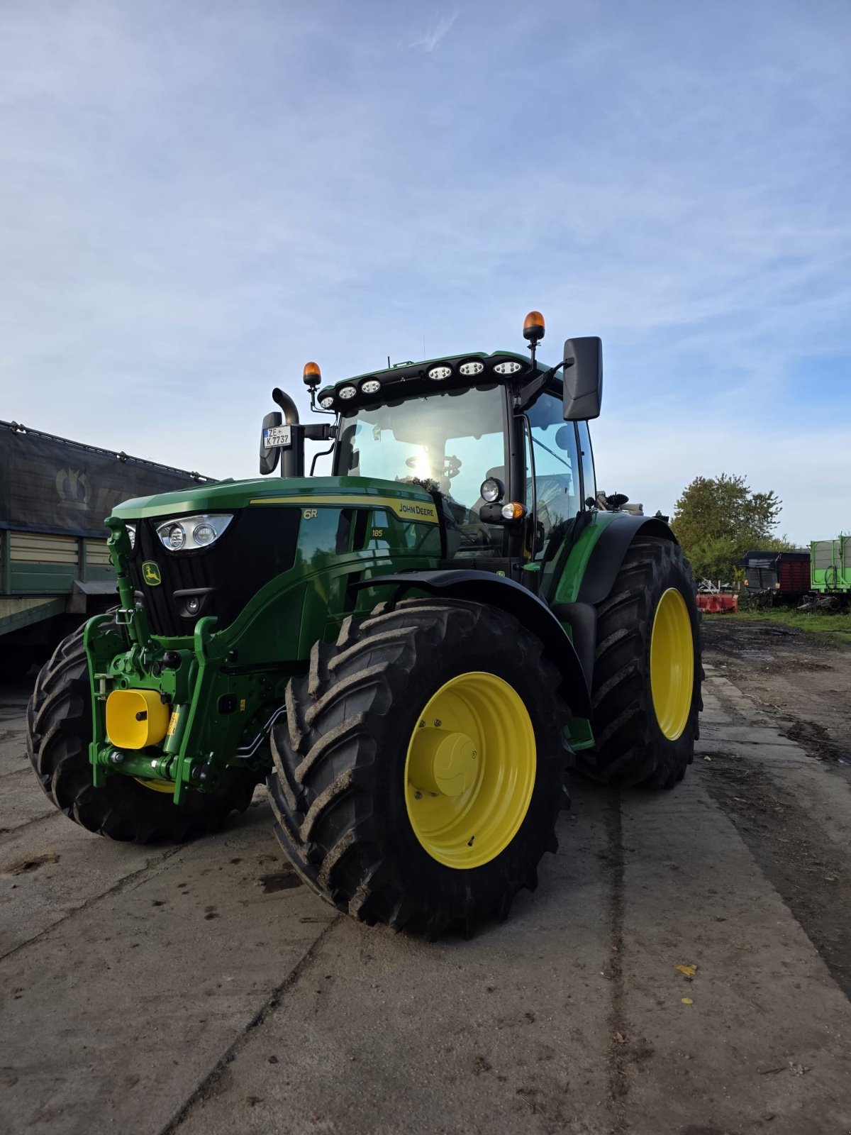 Traktor от тип John Deere 6R185, Gebrauchtmaschine в Deining (Снимка 1)