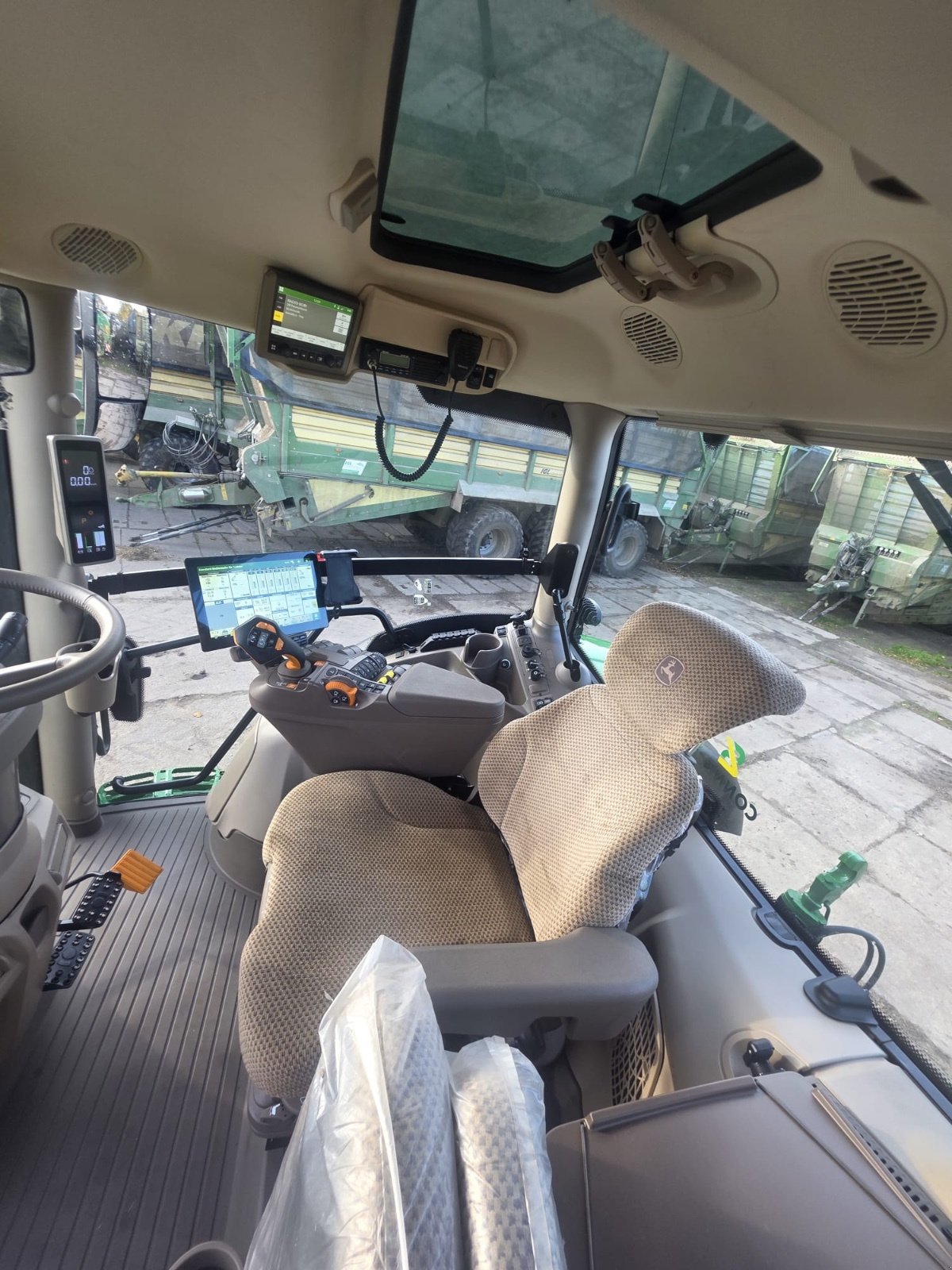 Traktor от тип John Deere 6R185, Gebrauchtmaschine в Deining (Снимка 12)