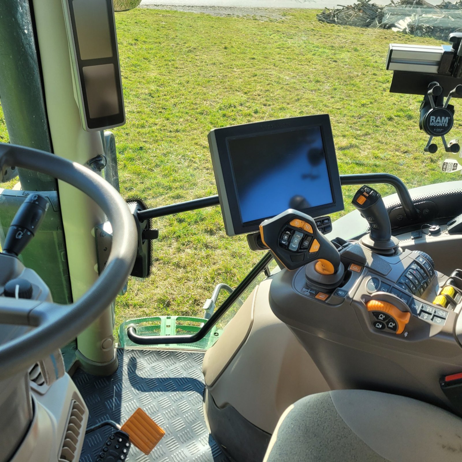 Traktor типа John Deere 6R185, Gebrauchtmaschine в Röttingen - Strüth (Фотография 2)