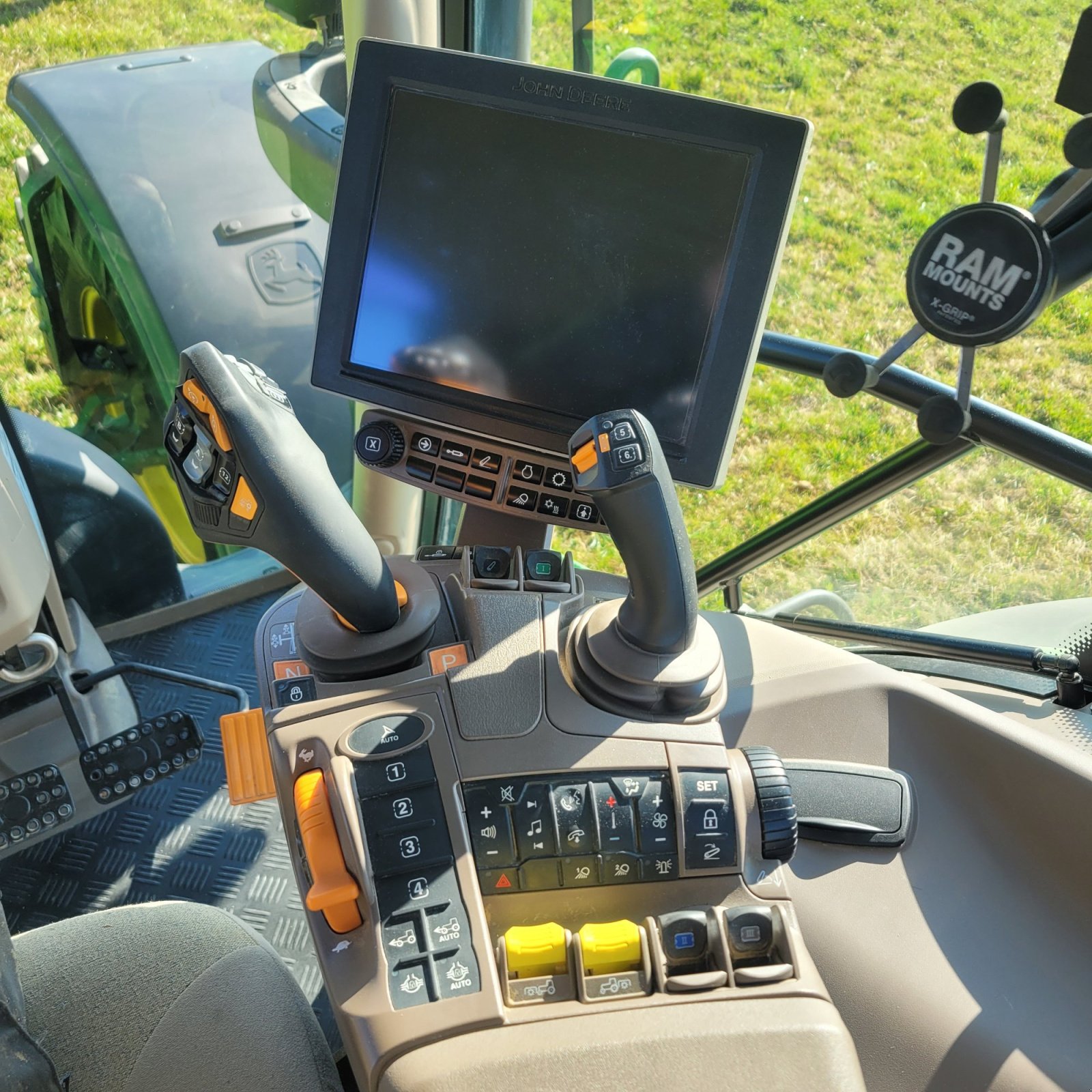 Traktor типа John Deere 6R185, Gebrauchtmaschine в Röttingen - Strüth (Фотография 3)