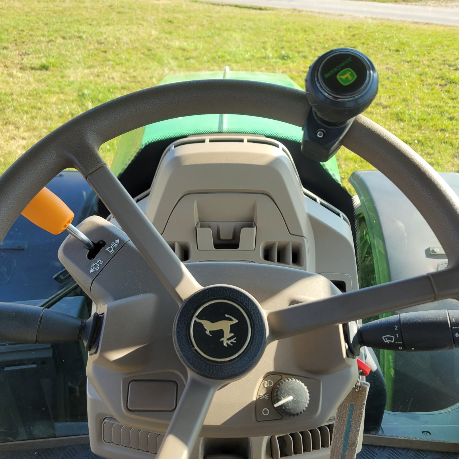 Traktor типа John Deere 6R185, Gebrauchtmaschine в Röttingen - Strüth (Фотография 4)