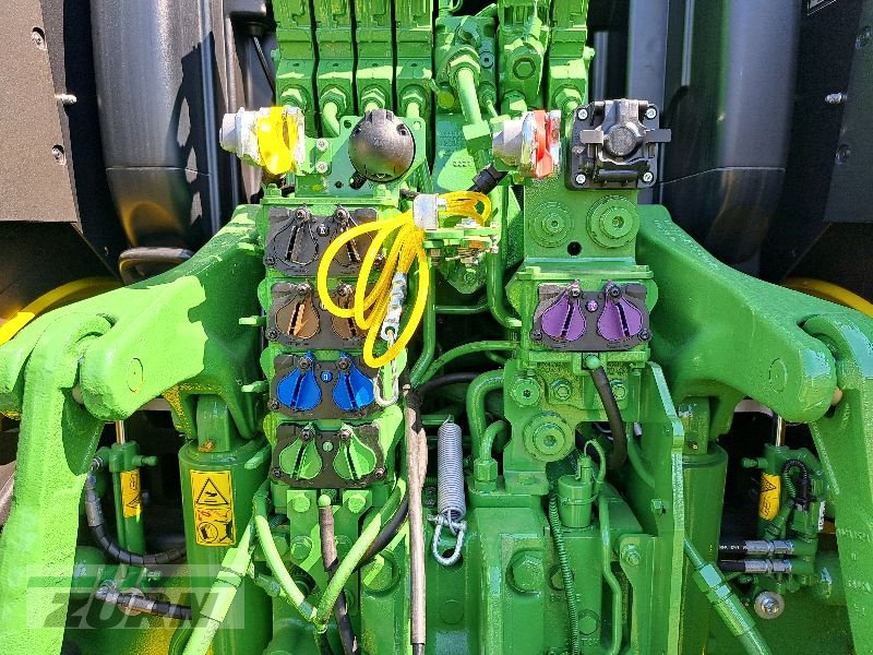 Traktor des Typs John Deere 6R195 / 6R195, Neumaschine in Untermünkheim (Bild 10)