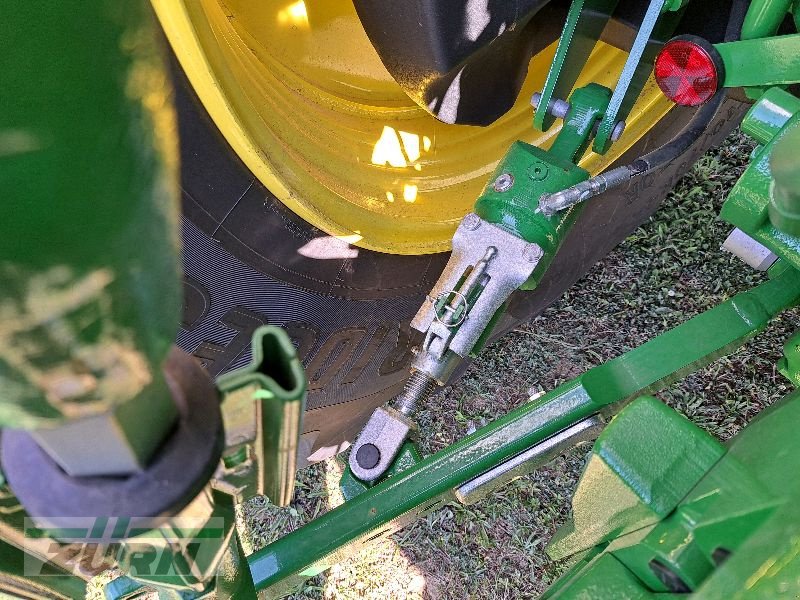 Traktor des Typs John Deere 6R195 / 6R195, Neumaschine in Untermünkheim (Bild 11)