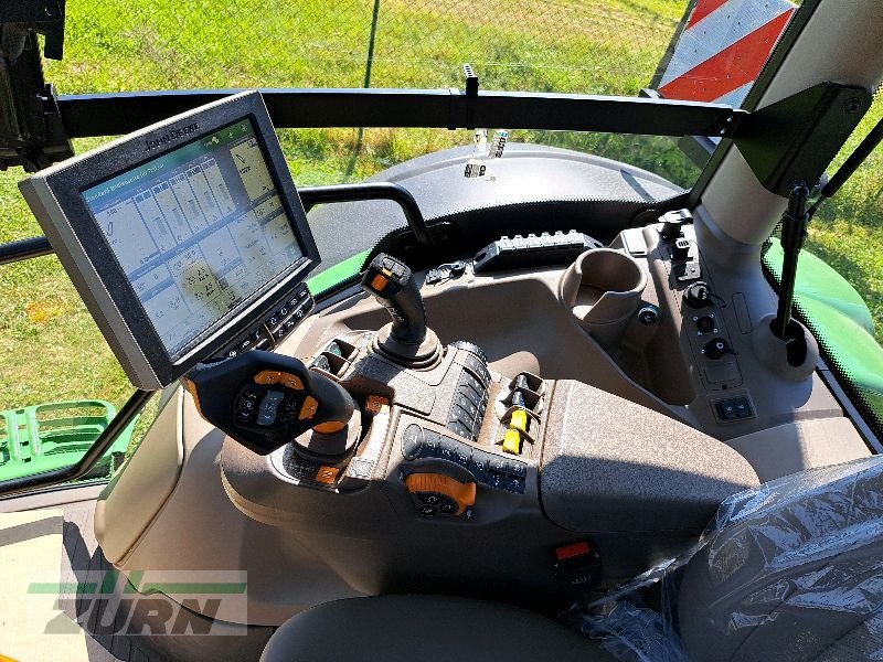 Traktor des Typs John Deere 6R195 / 6R195, Neumaschine in Untermünkheim (Bild 14)