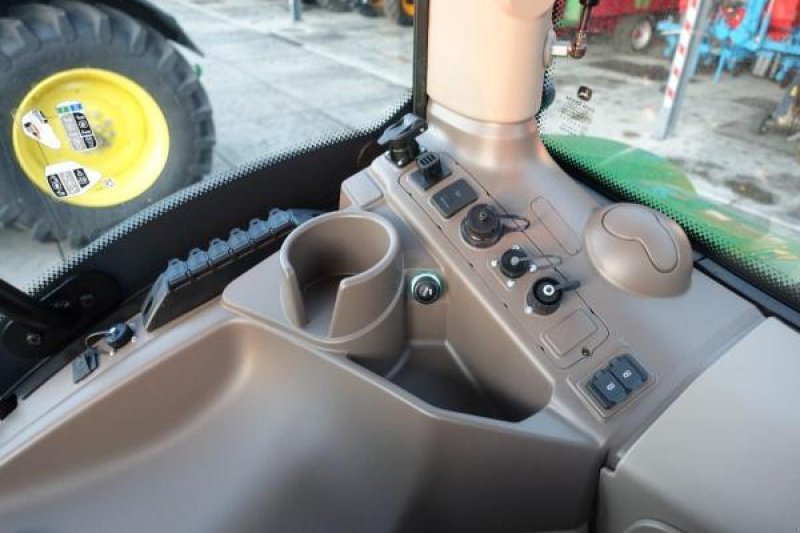 Traktor of the type John Deere 6R195 ComandPro, Gebrauchtmaschine in Sorée (Picture 10)