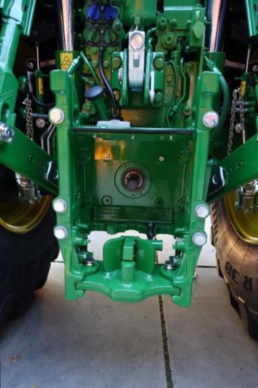 Traktor of the type John Deere 6R195 ComandPro, Gebrauchtmaschine in Sorée (Picture 5)
