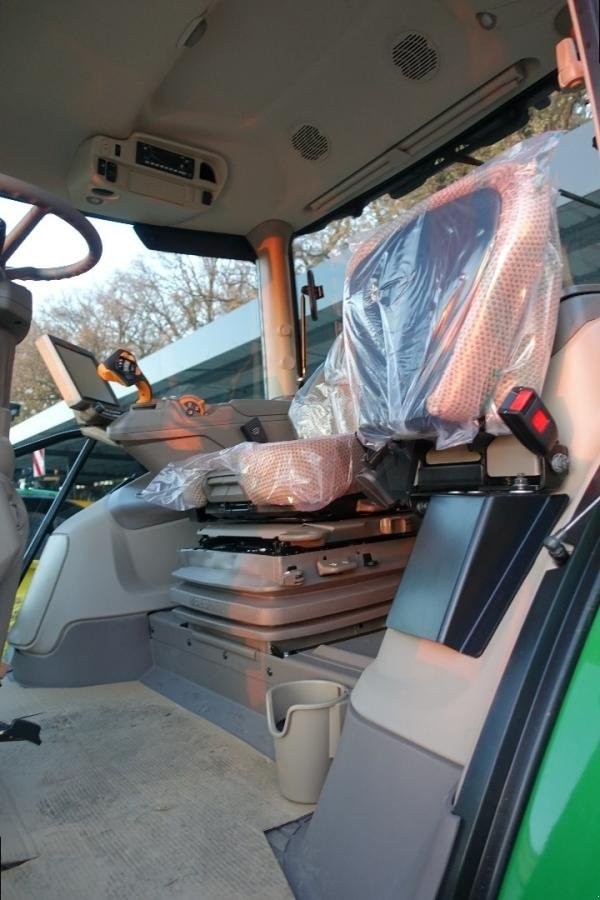 Traktor of the type John Deere 6R195 ComandPro, Gebrauchtmaschine in Sorée (Picture 11)