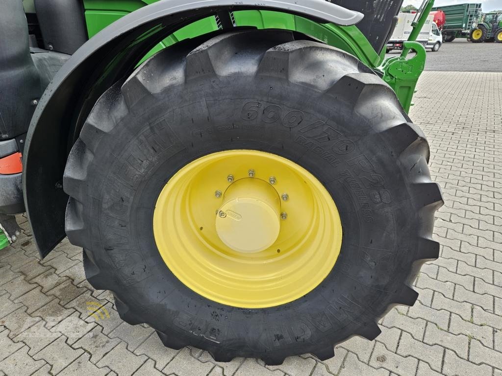 Traktor van het type John Deere 6R195 TRAKTOR, Gebrauchtmaschine in Schwaförden (Foto 20)