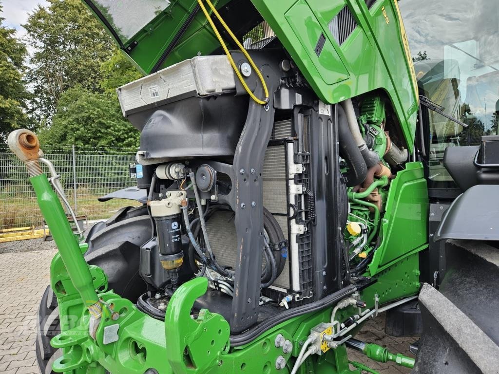 Traktor van het type John Deere 6R195 TRAKTOR, Gebrauchtmaschine in Schwaförden (Foto 24)
