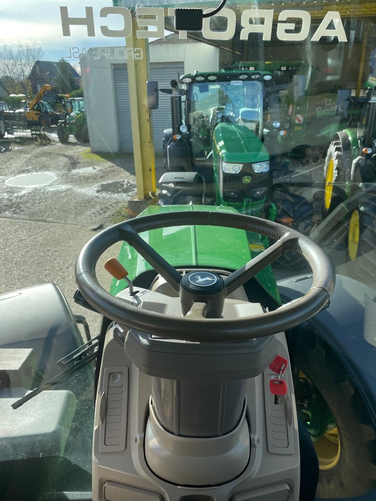 Traktor of the type John Deere 6R195, Gebrauchtmaschine in BOSC LE HARD (Picture 11)