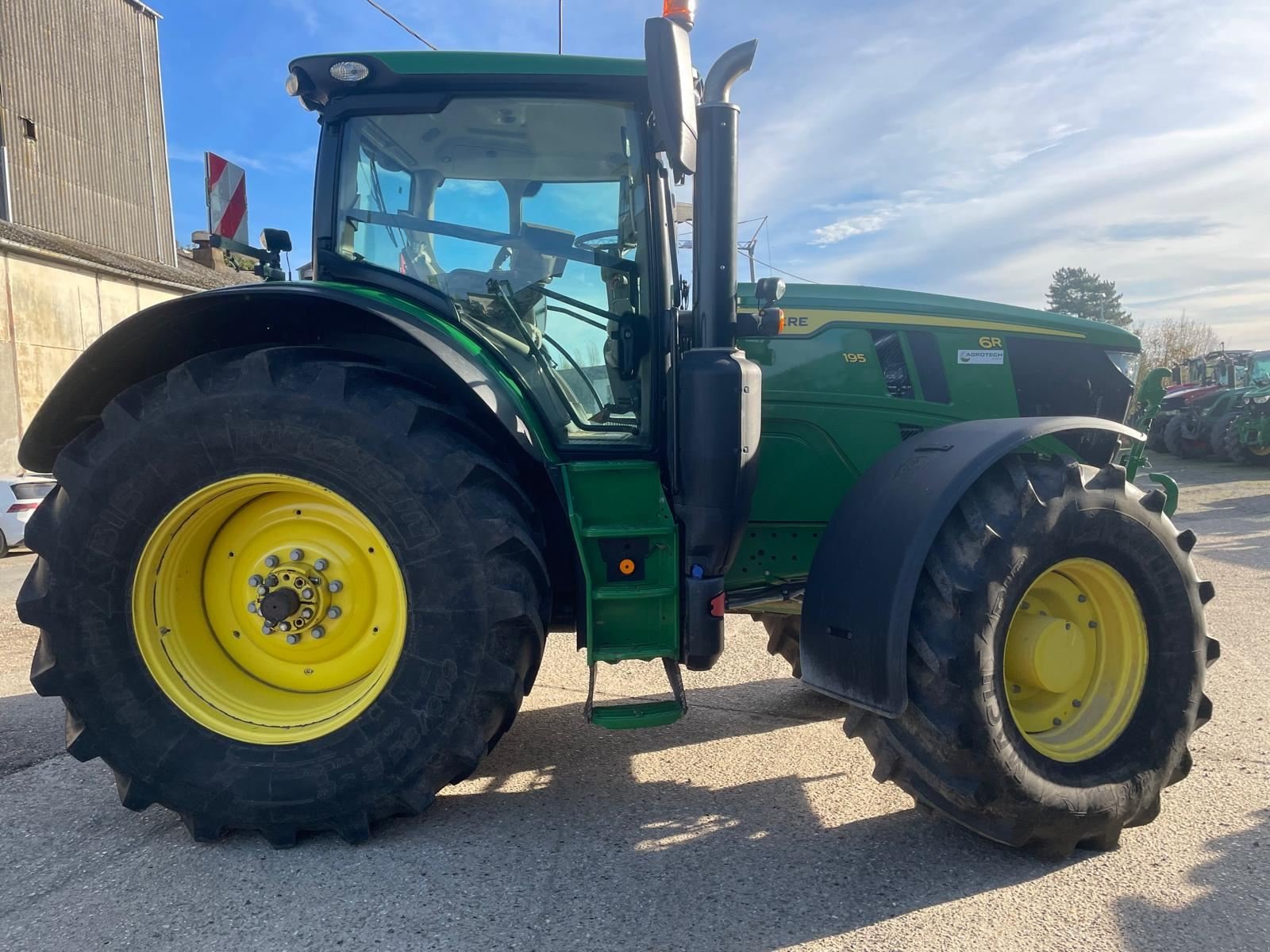 Traktor of the type John Deere 6R195, Gebrauchtmaschine in BOSC LE HARD (Picture 4)