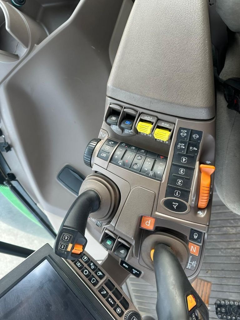 Traktor typu John Deere 6R195, Gebrauchtmaschine w MONTLUCON (Zdjęcie 8)