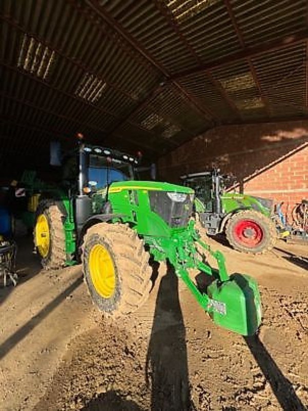 Traktor от тип John Deere 6r195, Gebrauchtmaschine в Monferran-Savès (Снимка 2)