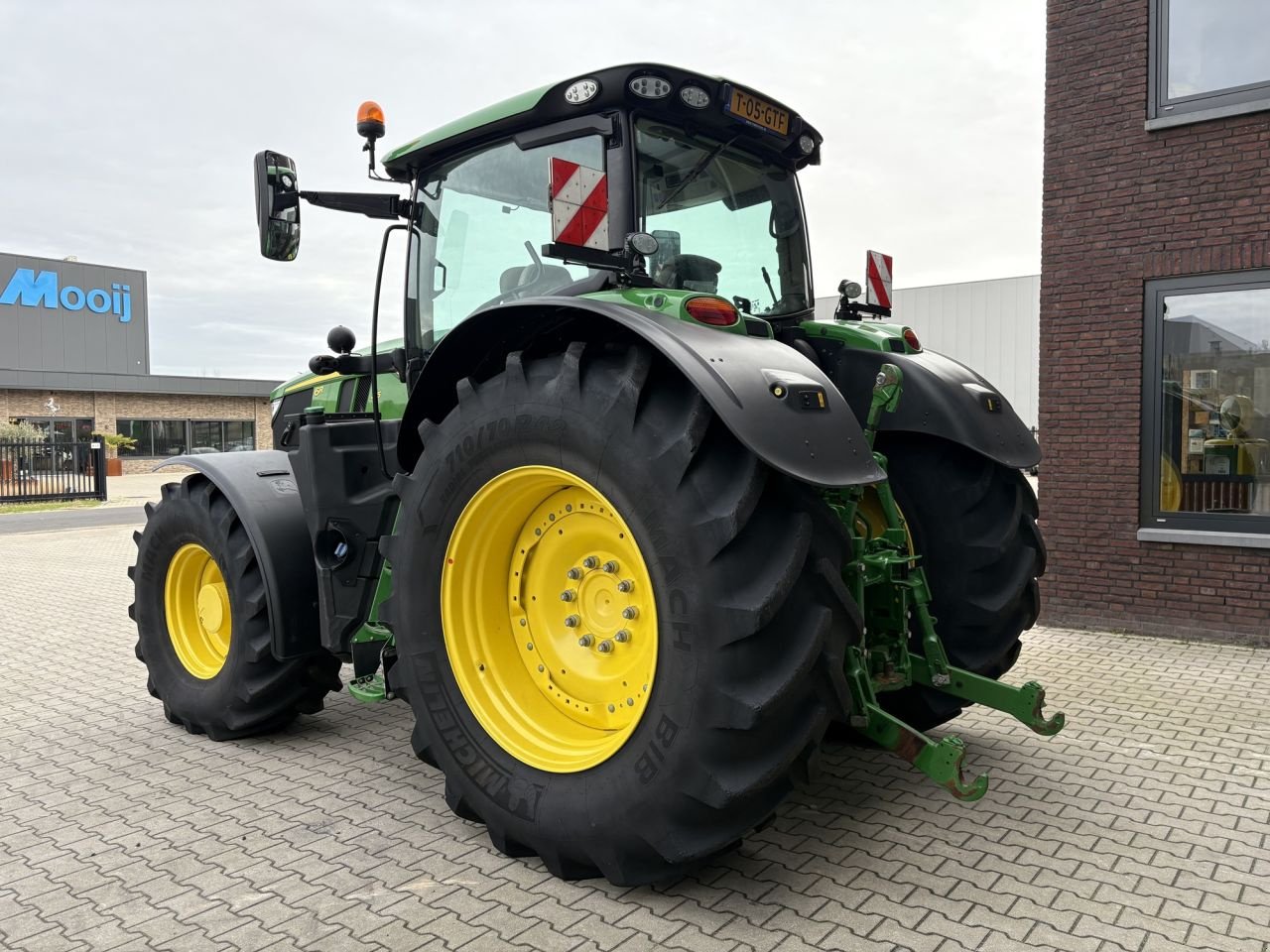 Traktor of the type John Deere 6R215, Gebrauchtmaschine in Beek en Donk (Picture 3)