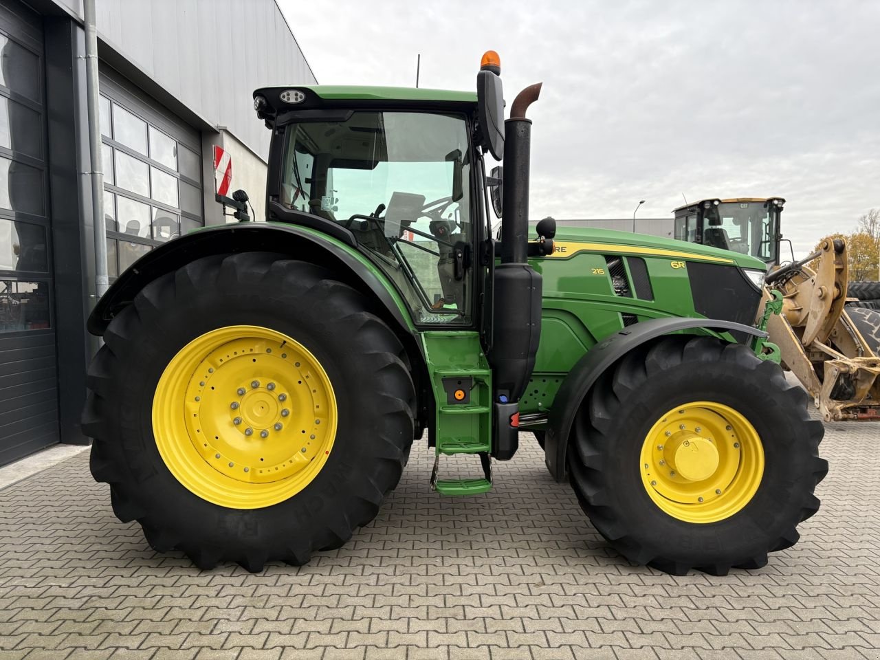 Traktor of the type John Deere 6R215, Gebrauchtmaschine in Beek en Donk (Picture 7)