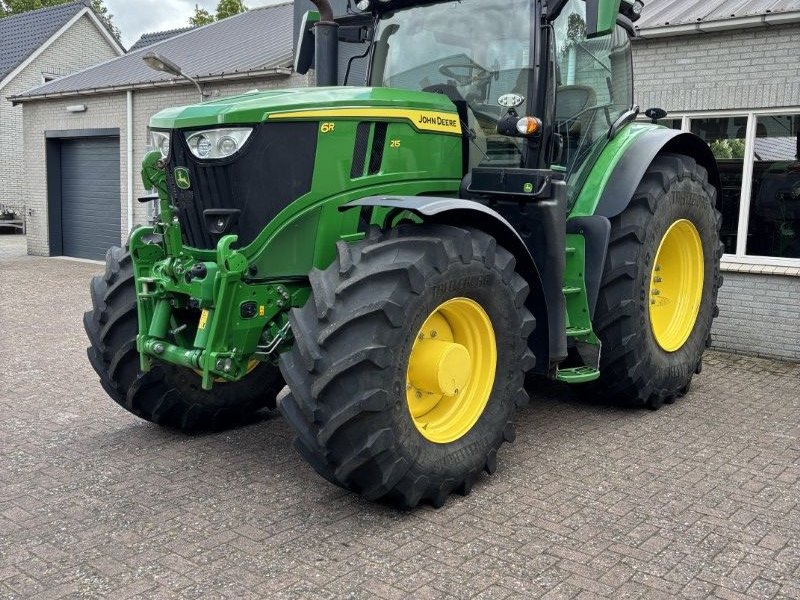Traktor van het type John Deere 6R215, Gebrauchtmaschine in Staphorst (Foto 1)