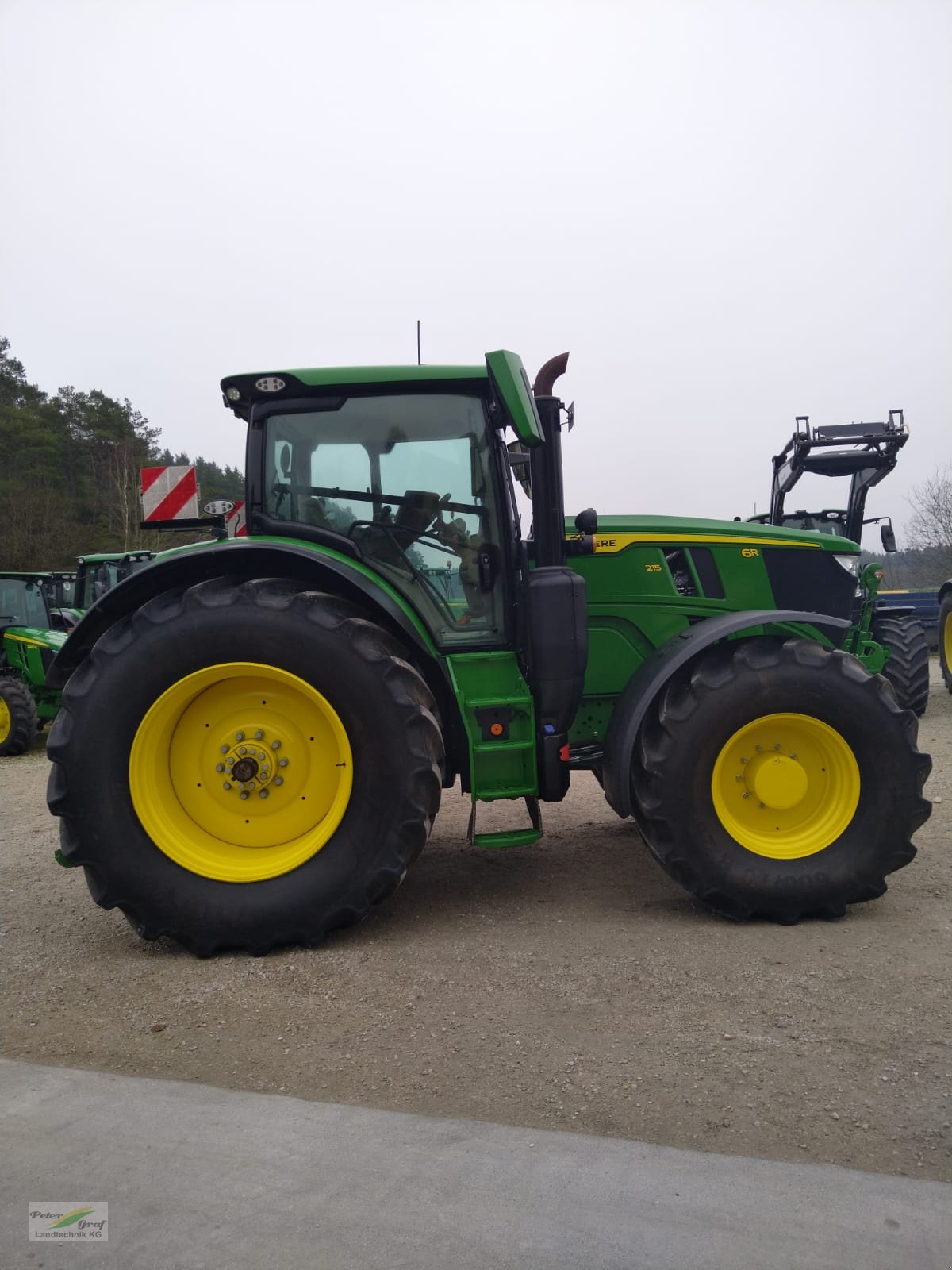 Traktor des Typs John Deere 6R215, Gebrauchtmaschine in Pegnitz-Bronn (Bild 2)