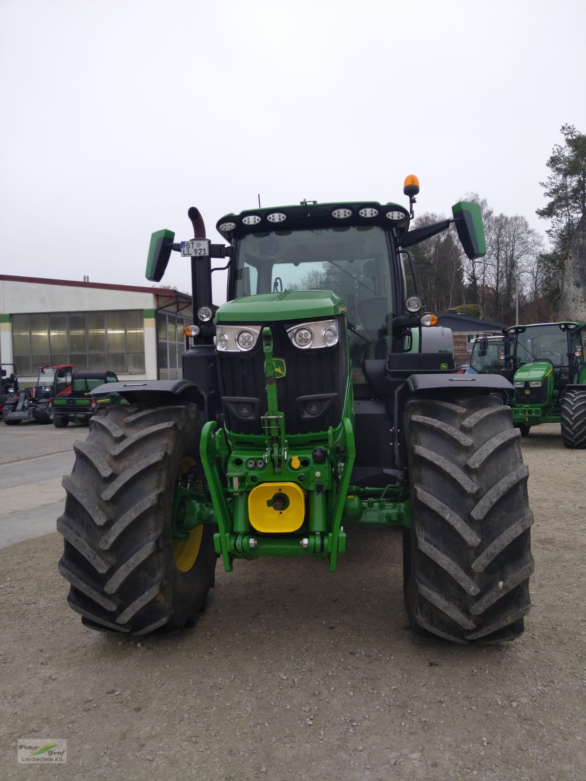 Traktor des Typs John Deere 6R215, Gebrauchtmaschine in Pegnitz-Bronn (Bild 3)