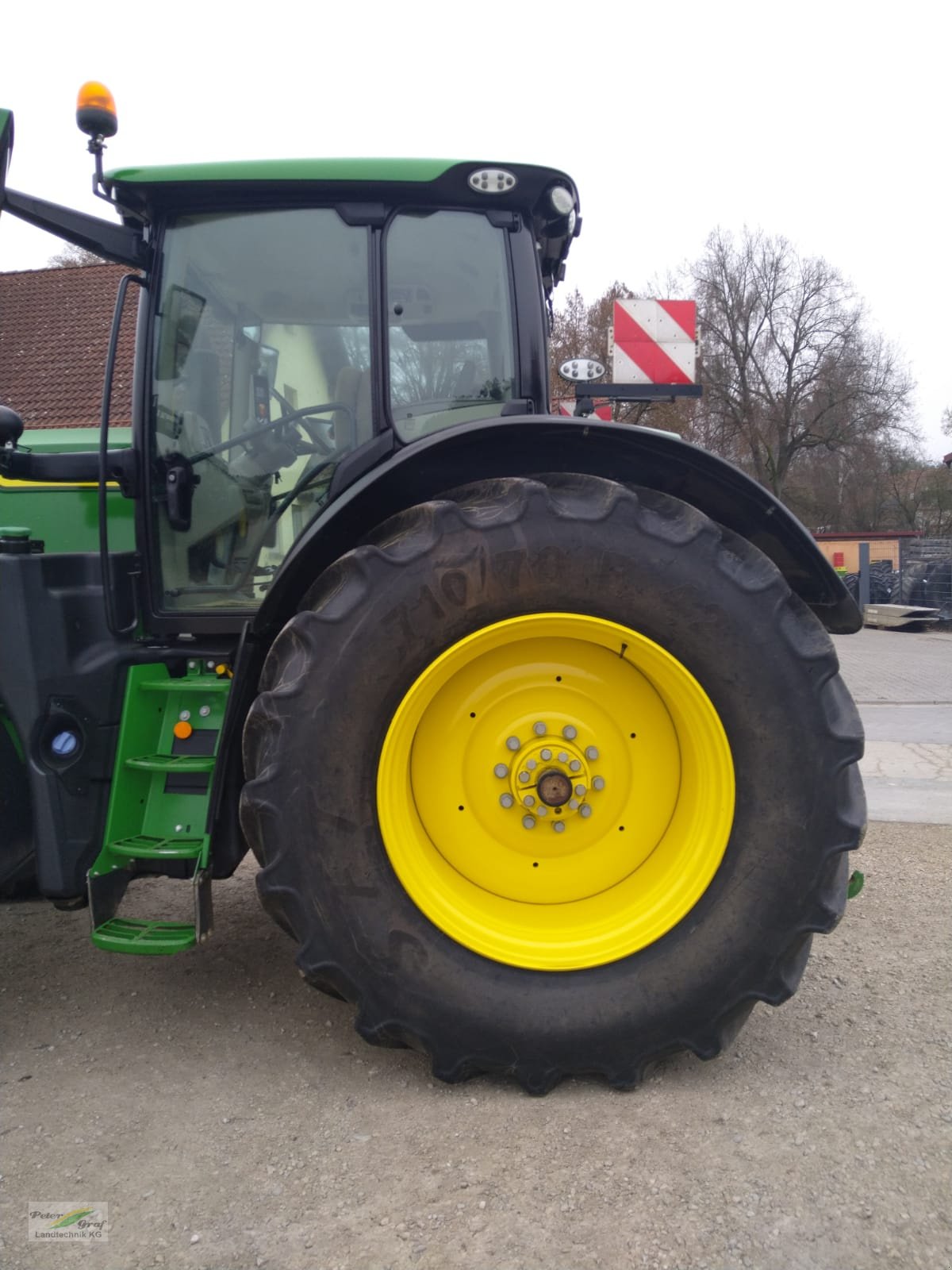 Traktor des Typs John Deere 6R215, Gebrauchtmaschine in Pegnitz-Bronn (Bild 4)