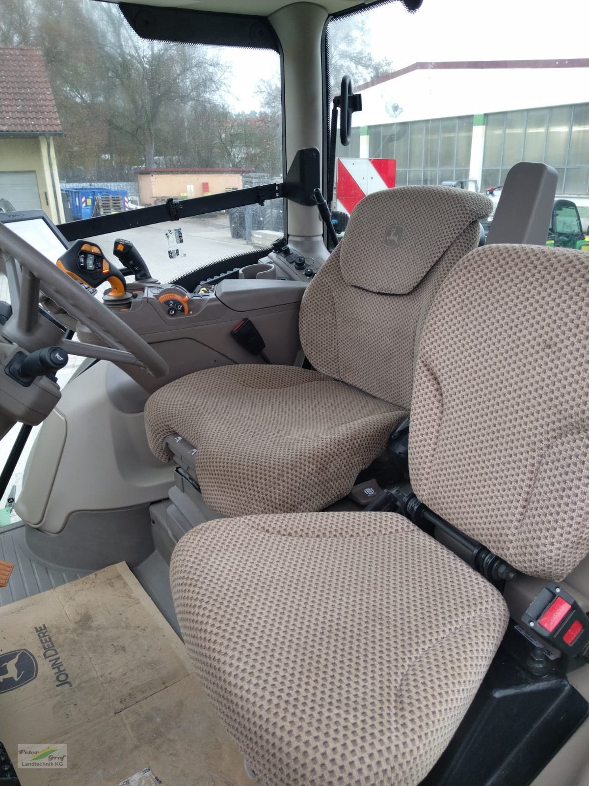 Traktor des Typs John Deere 6R215, Gebrauchtmaschine in Pegnitz-Bronn (Bild 10)