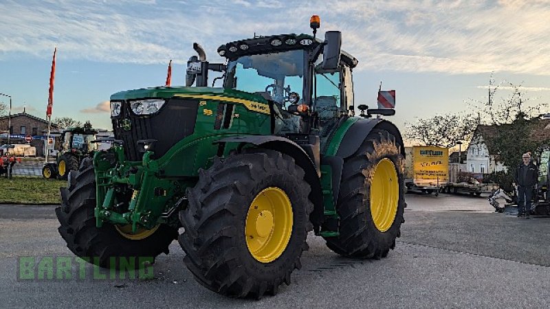 Traktor типа John Deere 6R215, Neumaschine в Versmold (Фотография 2)