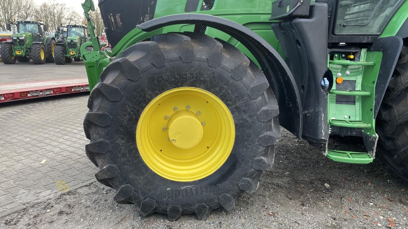 Traktor des Typs John Deere 6R215, Neumaschine in Damme (Bild 7)