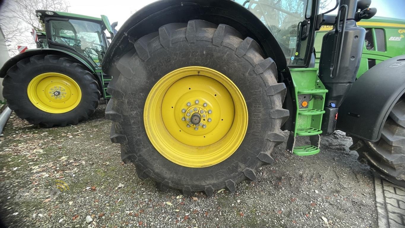 Traktor des Typs John Deere 6R215, Neumaschine in Damme (Bild 12)