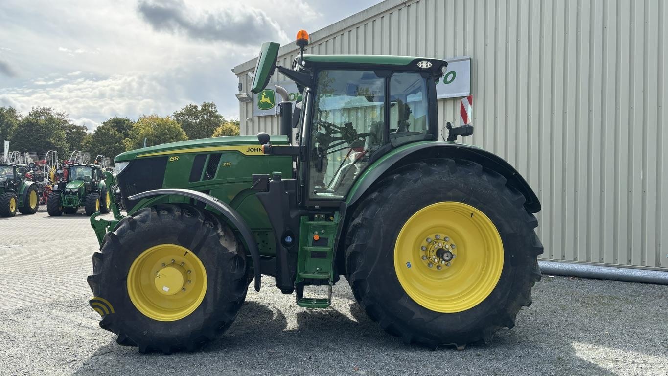Traktor des Typs John Deere 6R215, Neumaschine in Aurich (Bild 4)