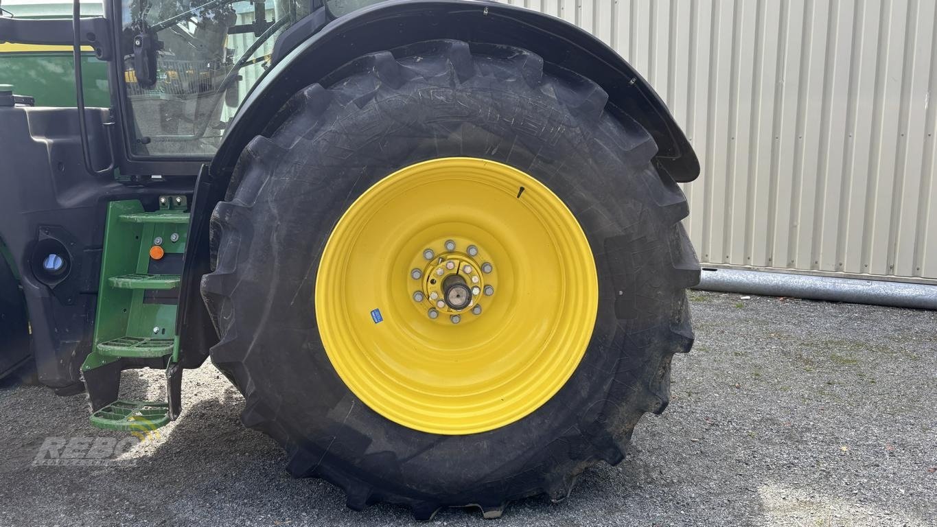 Traktor des Typs John Deere 6R215, Neumaschine in Aurich (Bild 10)