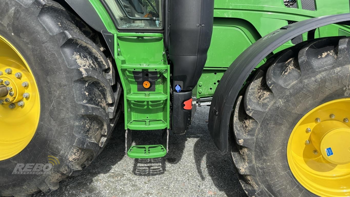 Traktor des Typs John Deere 6R215, Neumaschine in Aurich (Bild 12)