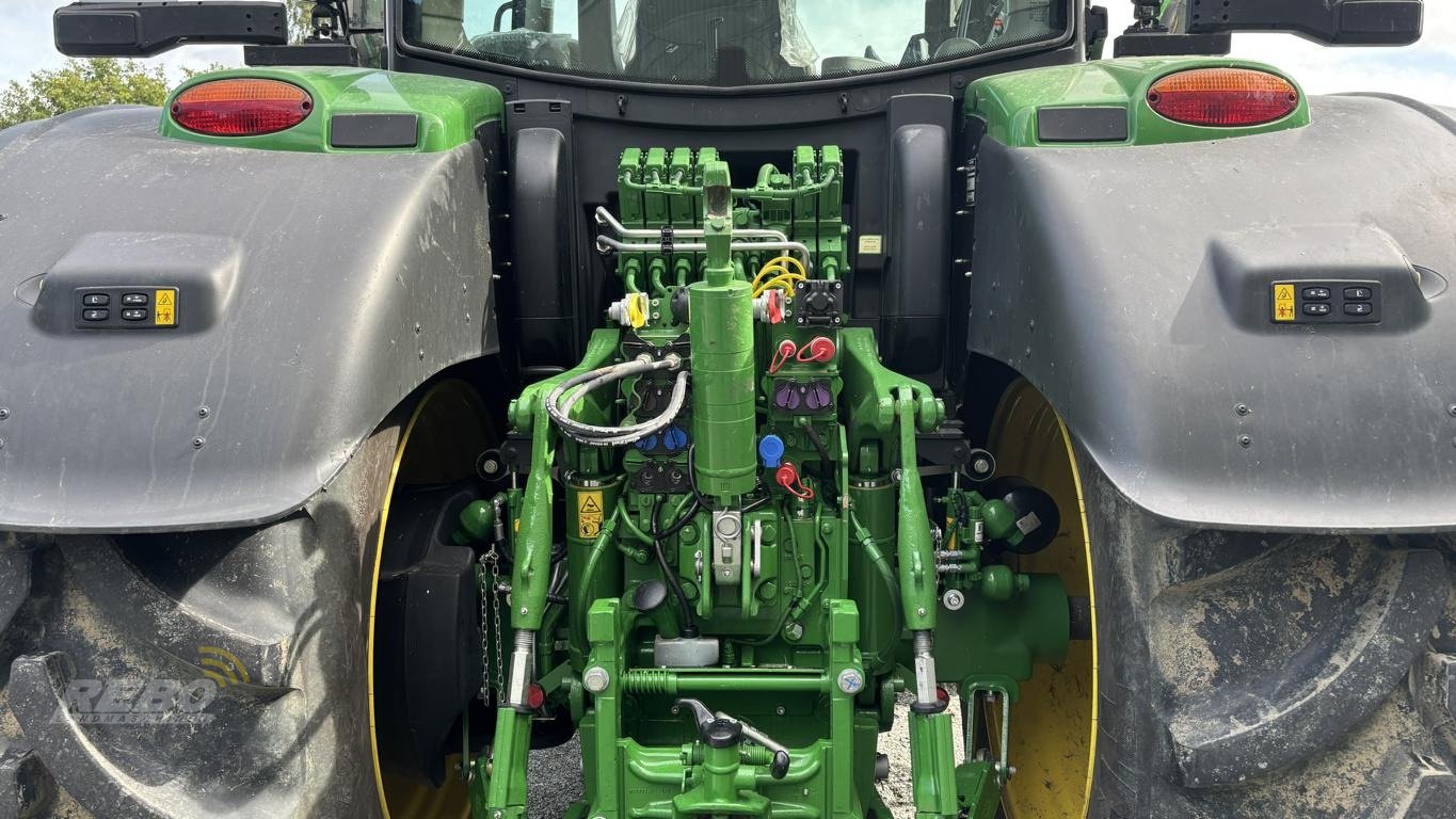 Traktor des Typs John Deere 6R215, Neumaschine in Aurich (Bild 25)