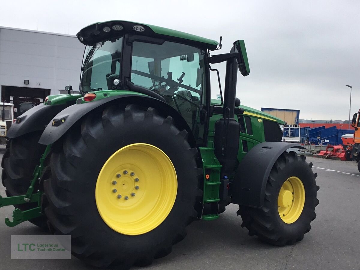 Traktor des Typs John Deere 6R215, Neumaschine in Korneuburg (Bild 3)