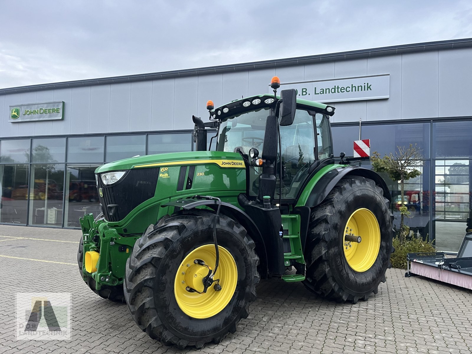 Traktor of the type John Deere 6R230 6R 230, Gebrauchtmaschine in Langweid am Lech (Picture 1)