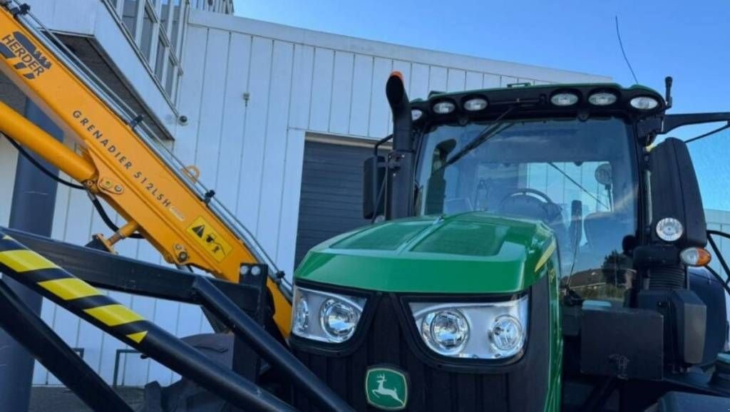 Traktor des Typs John Deere 6r.230 + Herder MBK512LSH maaiarm 6 R, Neumaschine in Geldermalsen (Bild 2)