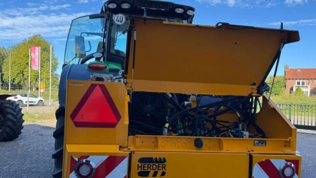 Traktor des Typs John Deere 6r.230 + Herder MBK512LSH maaiarm 6 R, Neumaschine in Geldermalsen (Bild 8)