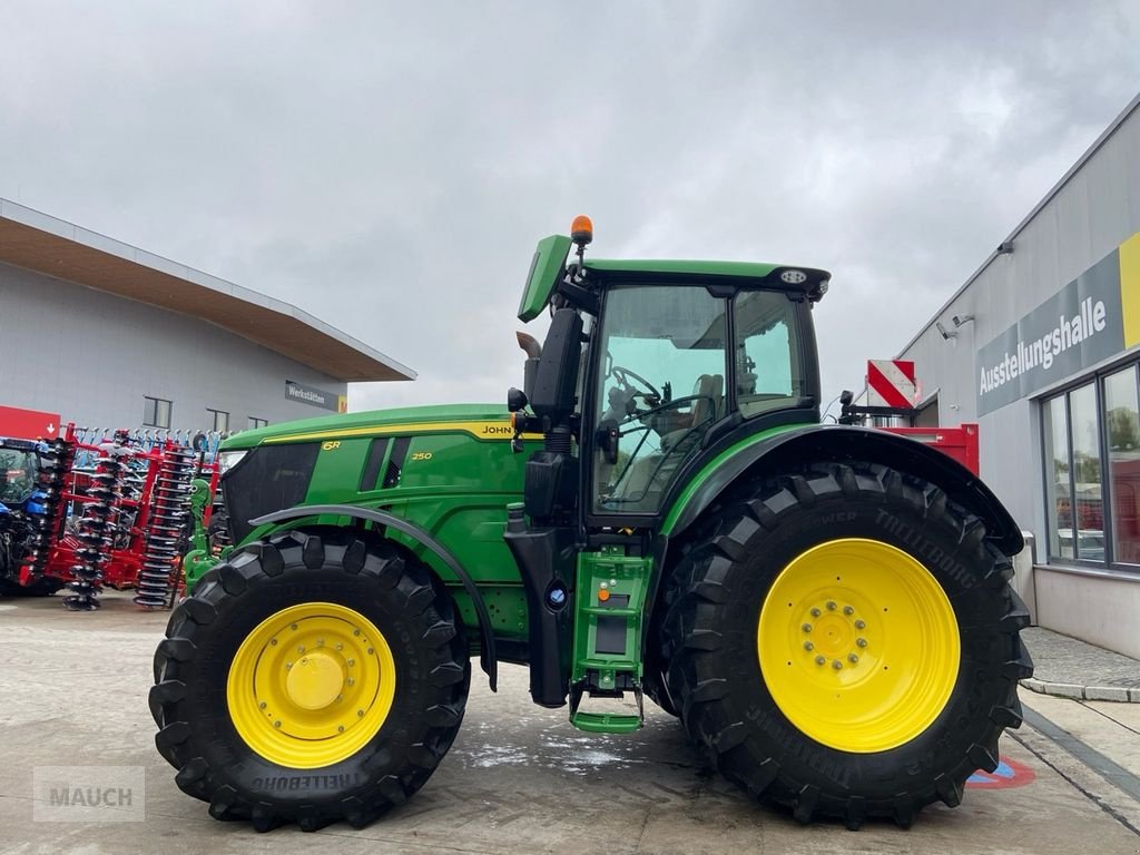 Traktor типа John Deere 6R250 AUTOPOWR, Gebrauchtmaschine в Burgkirchen (Фотография 10)