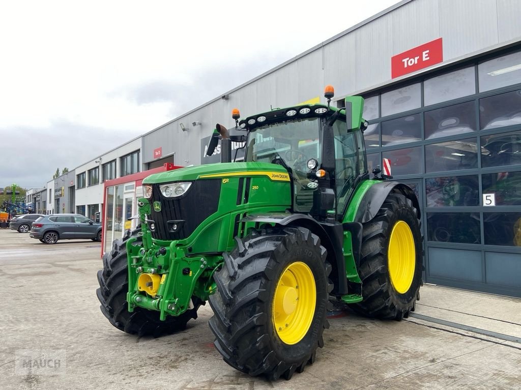 Traktor типа John Deere 6R250 AUTOPOWR, Gebrauchtmaschine в Burgkirchen (Фотография 1)