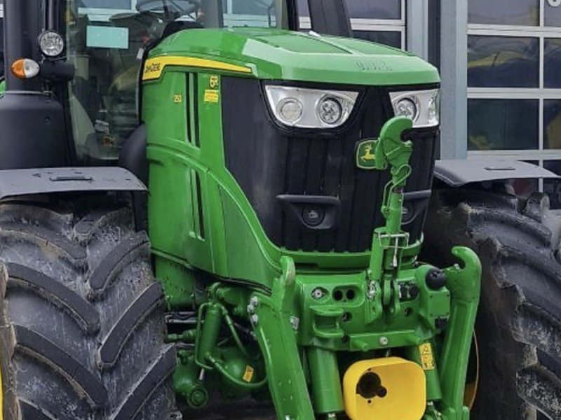 Traktor typu John Deere 6R250 Den nyeste 6R model. Front PTO. Command Arm. Command Pro. AutoTrac. Flere på vej ind., Gebrauchtmaschine v Kolding (Obrázek 1)