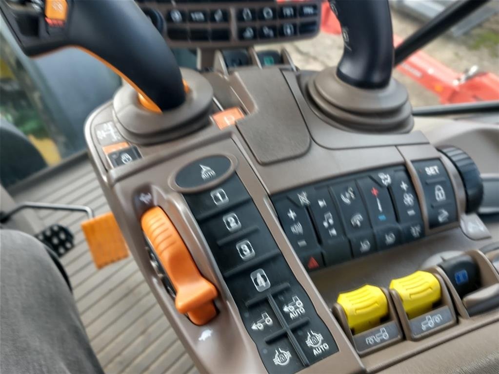 Traktor tipa John Deere 6R250 Den nyeste 6R model. Front PTO. Command Arm. Command Pro. AutoTrac klar. Flere på vej ind., Gebrauchtmaschine u Kolding (Slika 4)