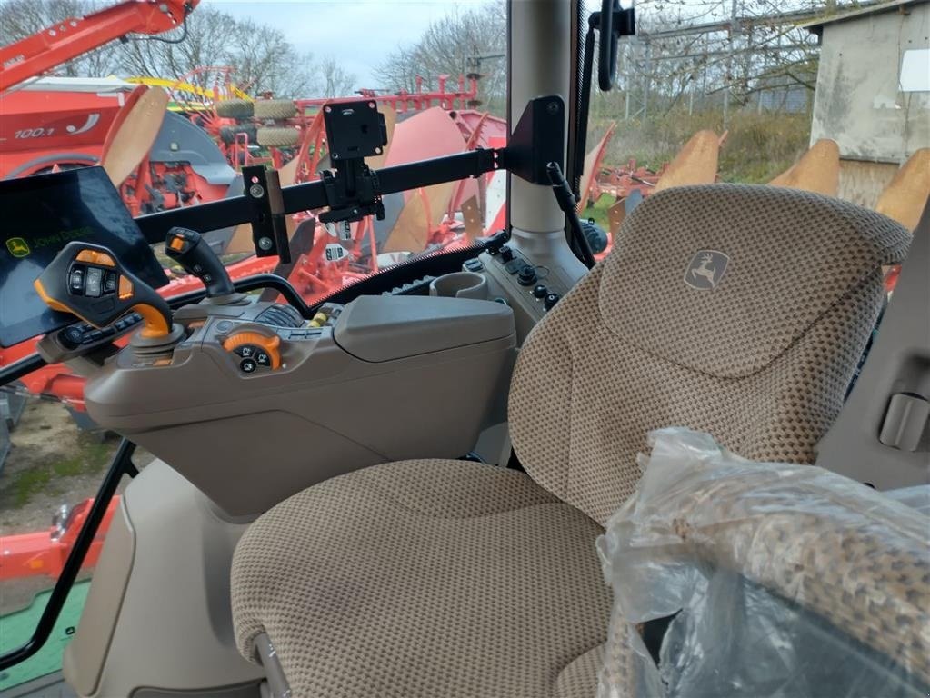 Traktor tipa John Deere 6R250 Den nyeste 6R model. Front PTO. Command Arm. Command Pro. AutoTrac klar. Flere på vej ind., Gebrauchtmaschine u Kolding (Slika 8)