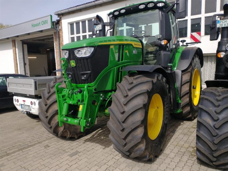 Traktor типа John Deere 6R250 Fuldt udstyret og med kun 360 timer., Gebrauchtmaschine в Kolding (Фотография 1)