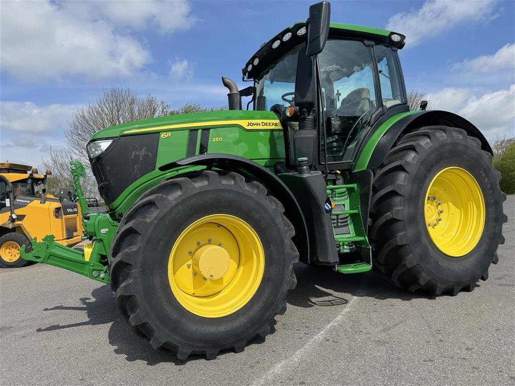 Traktor typu John Deere 6R250 KUN 1300 TIMER! MED FRONT PTO OG GEN5 SKÆRM!, Gebrauchtmaschine v Nørager (Obrázek 2)