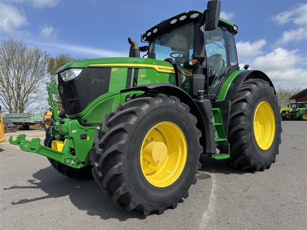 Traktor typu John Deere 6R250 KUN 1300 TIMER! MED FRONT PTO OG GEN5 SKÆRM!, Gebrauchtmaschine v Nørager (Obrázek 1)