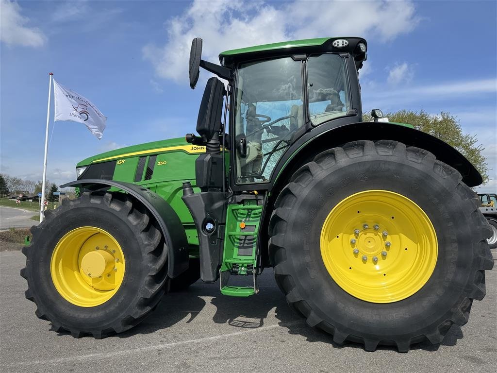Traktor typu John Deere 6R250 KUN 1300 TIMER! MED FRONT PTO OG GEN5 SKÆRM!, Gebrauchtmaschine v Nørager (Obrázek 4)