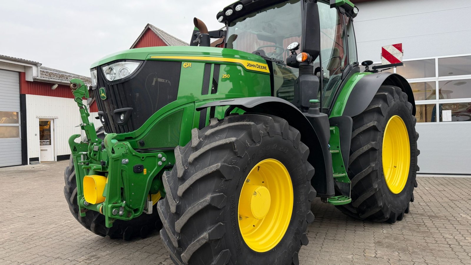 Traktor tip John Deere 6R250 KUN 2800 TIMER! MED FRONT PTO OG COMMANDPRO!, Gebrauchtmaschine in Nørager (Poză 1)