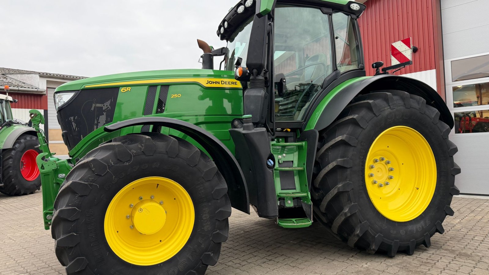 Traktor tip John Deere 6R250 KUN 2800 TIMER! MED FRONT PTO OG COMMANDPRO!, Gebrauchtmaschine in Nørager (Poză 2)