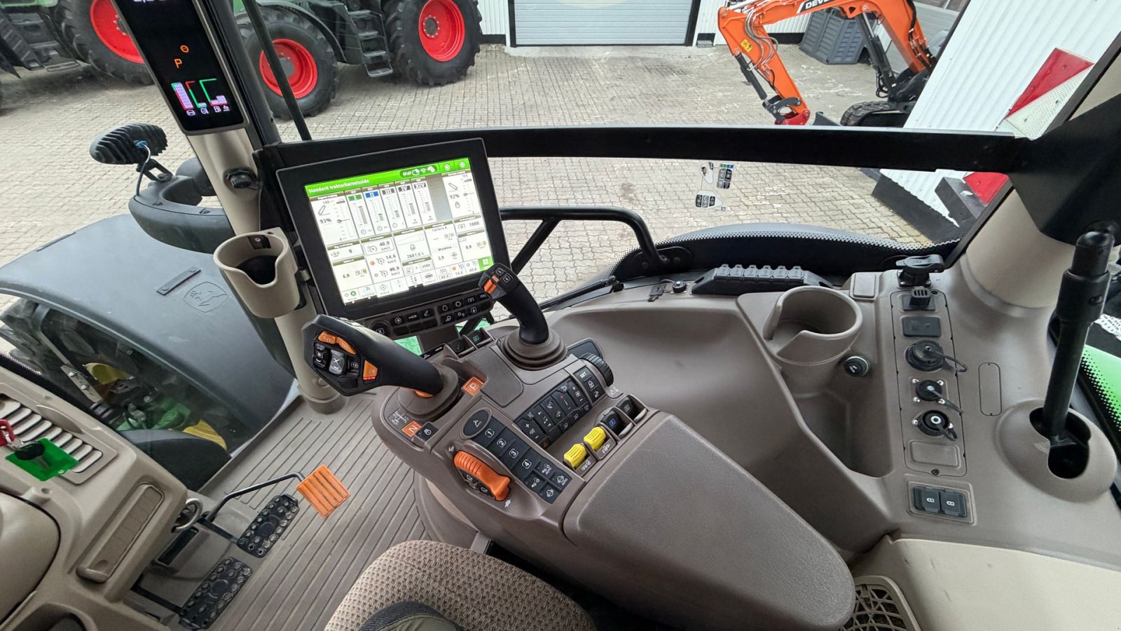 Traktor tip John Deere 6R250 KUN 2800 TIMER! MED FRONT PTO OG COMMANDPRO!, Gebrauchtmaschine in Nørager (Poză 17)