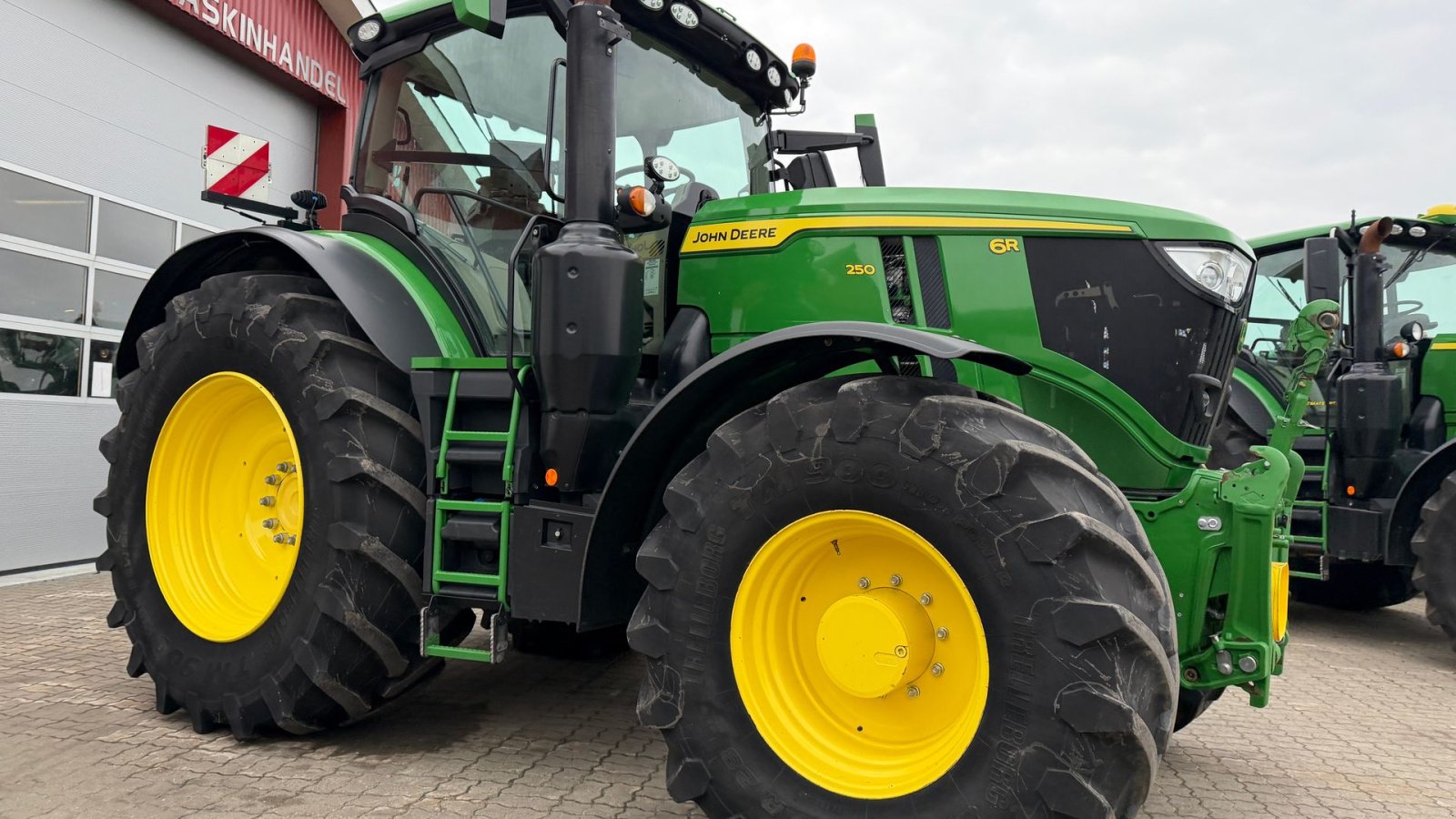 Traktor tip John Deere 6R250 KUN 2800 TIMER! MED FRONT PTO OG COMMANDPRO!, Gebrauchtmaschine in Nørager (Poză 9)
