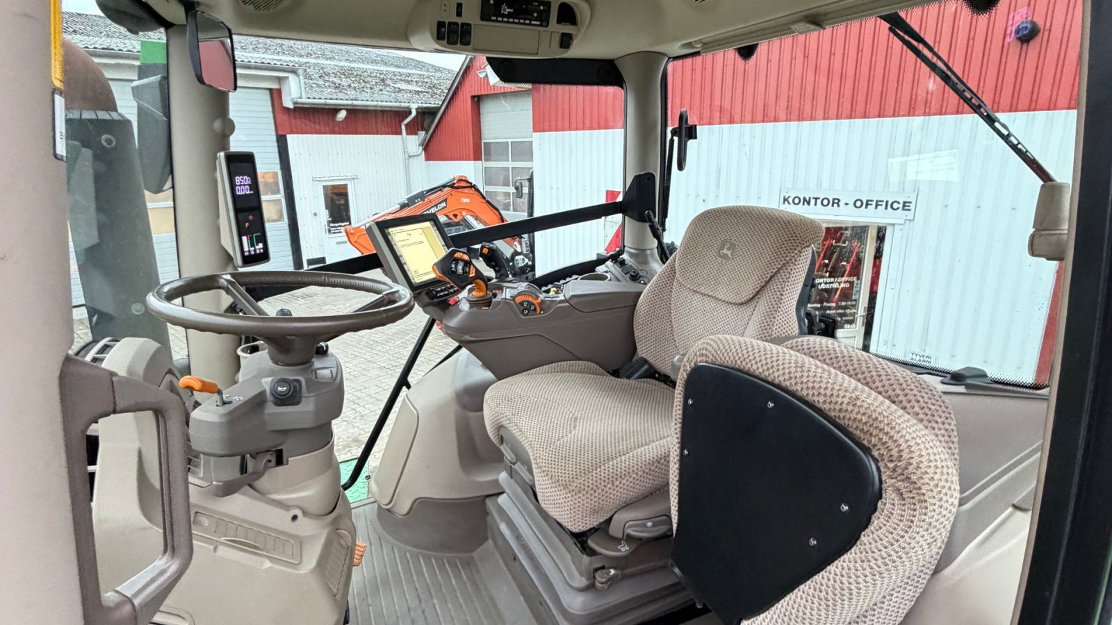 Traktor tip John Deere 6R250 KUN 2800 TIMER! MED FRONT PTO OG COMMANDPRO!, Gebrauchtmaschine in Nørager (Poză 16)